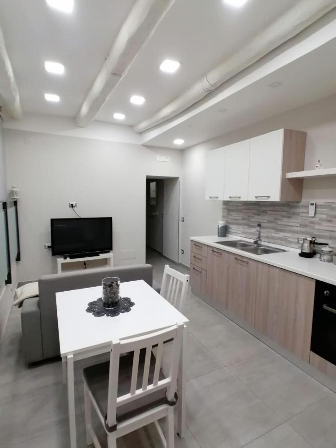 Monica'S House Apartment เนเปิลส์ ภายนอก รูปภาพ
